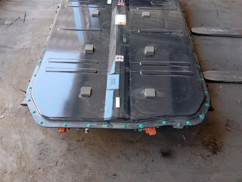 Chevrolet Bolt Bolt EUV 66 kWh battery pack left view 1
