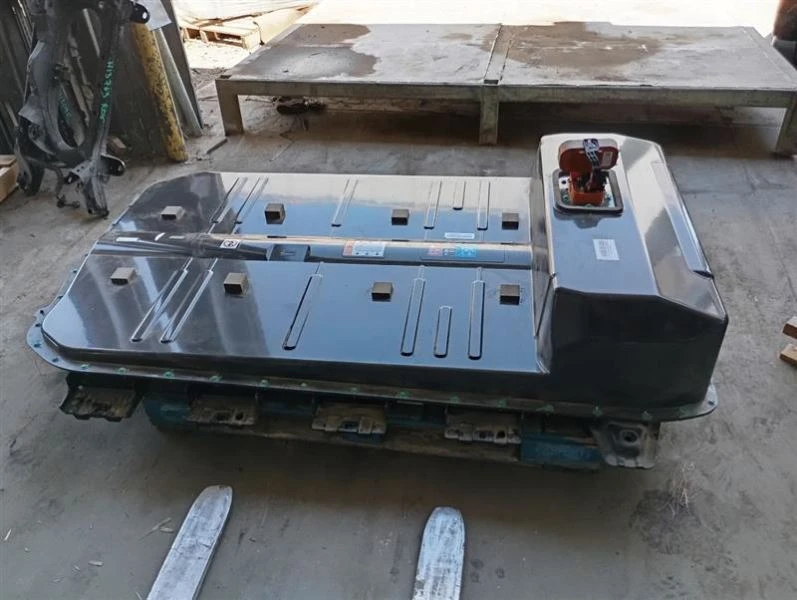 Chevrolet Bolt Bolt EUV 66 kWh battery pack left view 2
