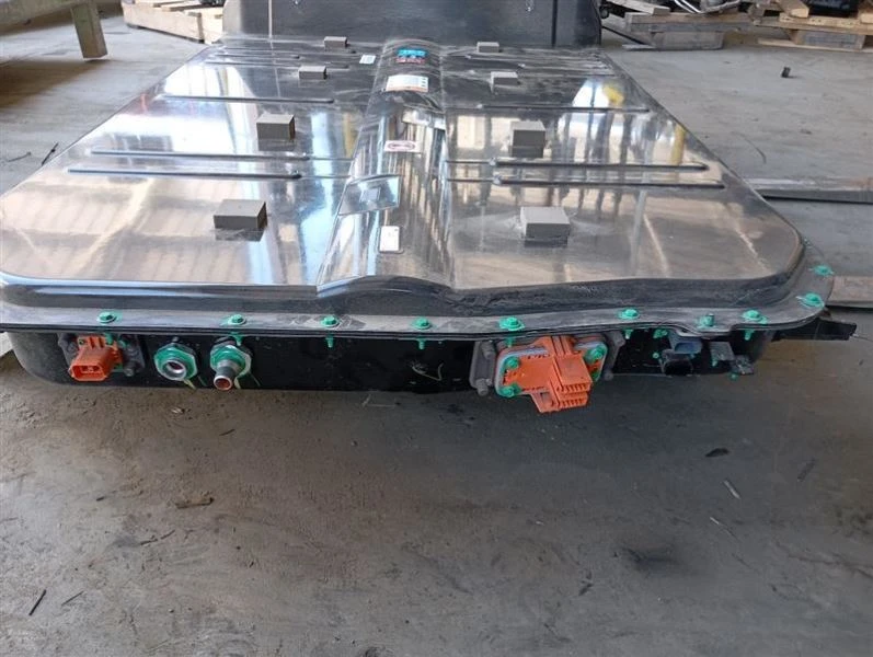 Chevrolet Bolt Bolt EUV 66 kWh battery pack right view 1