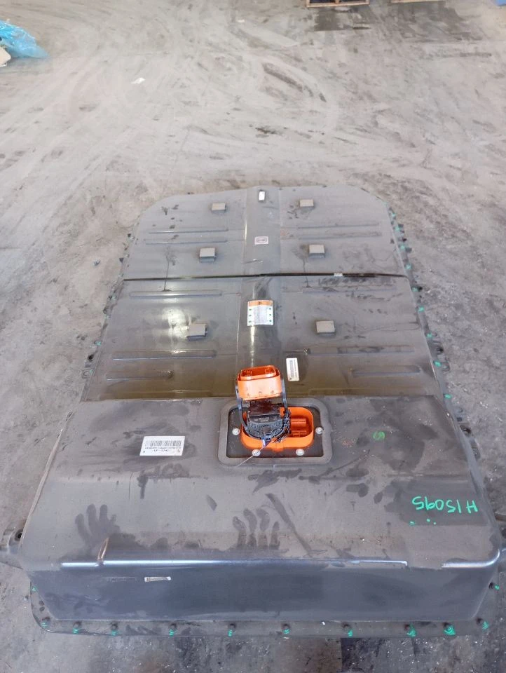 Chevrolet Bolt Bolt EUV 66 kWh battery pack right view 4