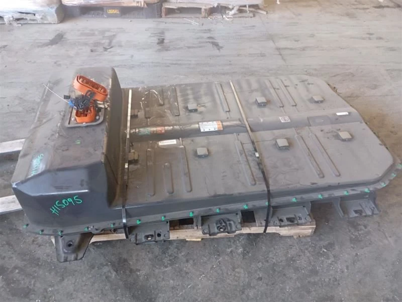 Chevrolet Bolt Bolt EUV 66 kWh battery pack right view 5